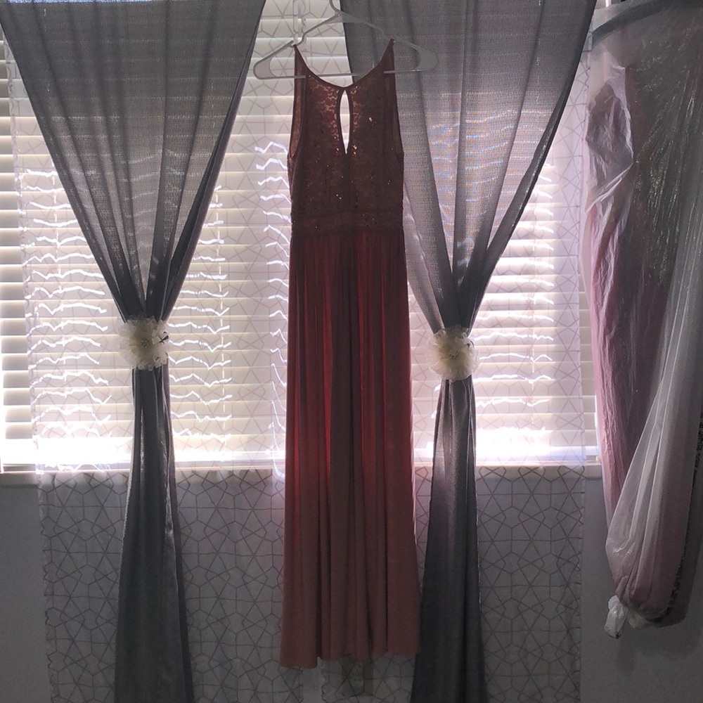 DRESS